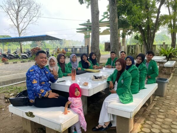 Diseminasi Hasil KKN Kelompok 57, 11 Mahasiswa STAIN Madina Paparkan Program dan Pengabdian di Desa Marenu